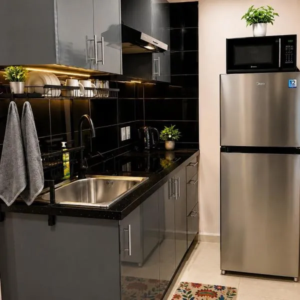 DOLFIJN STUDIOS 4 Spacious 2BR Apartment Fast WiFi AC North Paramaribo,位于帕拉马里博的酒店