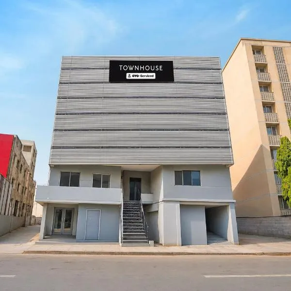 Super Townhouse Paldi Bus Terminal Ahmedabad Formally Neelkanth, хотел в Ахмедабад