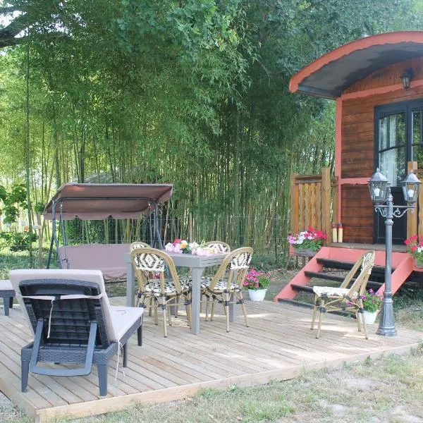 roulotte de charme avec jacuzzi privé, hotel a Beaupouyet