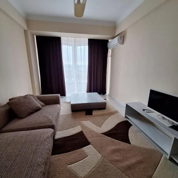 Светлая квартира у озера в парке Долина роз, hotel a Chisinau