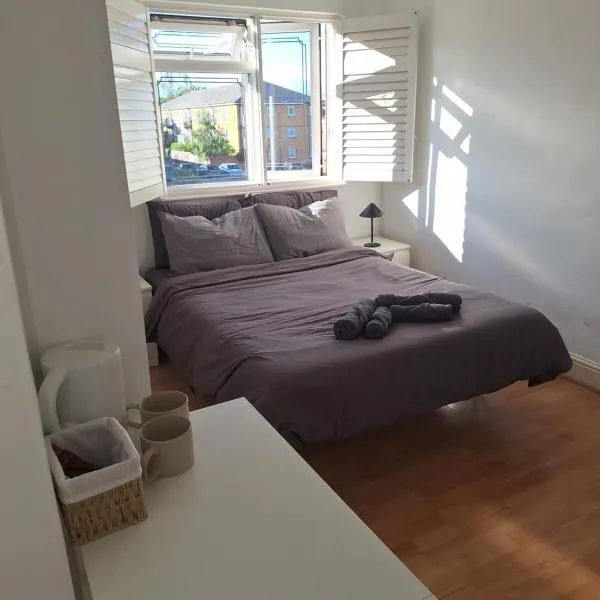 Large Double Room with Own Bathroom and Free Parking, hotel in Lower Sydenham Station