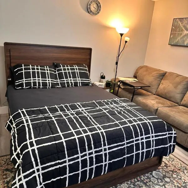 East Coast Cozy by Wastis-Easy Hwy, City & Airport Access plus Free Parking, hotel di Lower Sackville