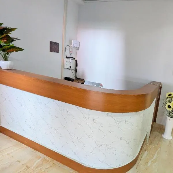 Accomoon hotel, מלון בZiro