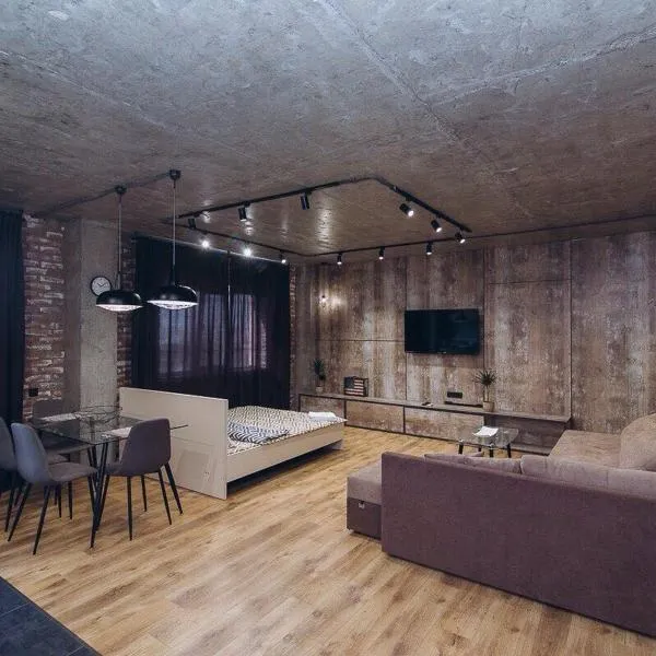Stylish Loft Apartment with Free Parking, hotel in Sumy