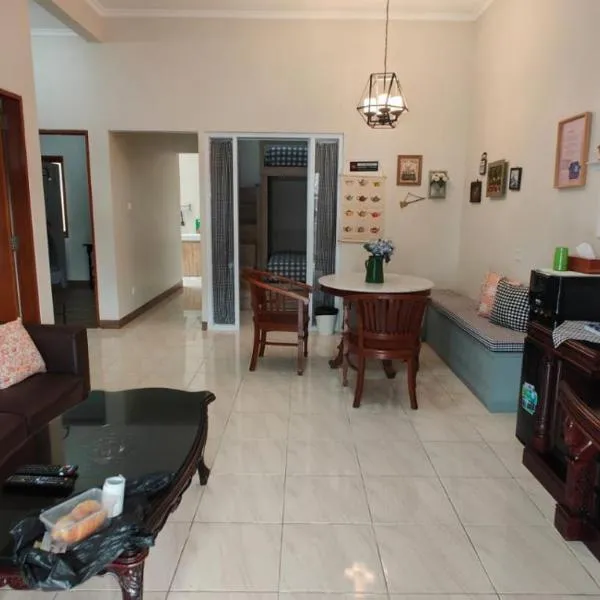 Cottonwood Villa Grandma's 3BR 10pax BBQ Netflix Nintendo, hotel en Lembang
