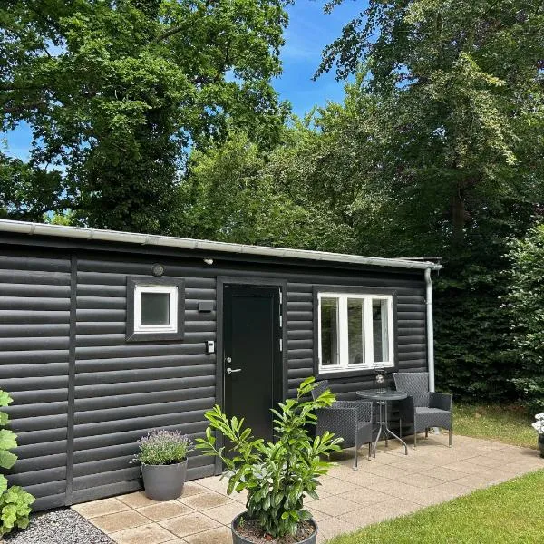 Cozy private annex near bathing lake and 30 min. from Copenhagen、Slangerupのホテル