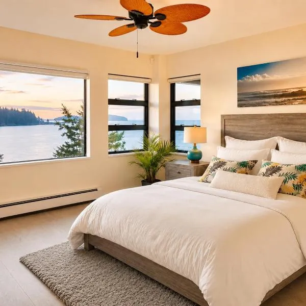 Waterfront Room with Private Bath and Deck Near Marina, Private Beach Access, hotel a Gibsons