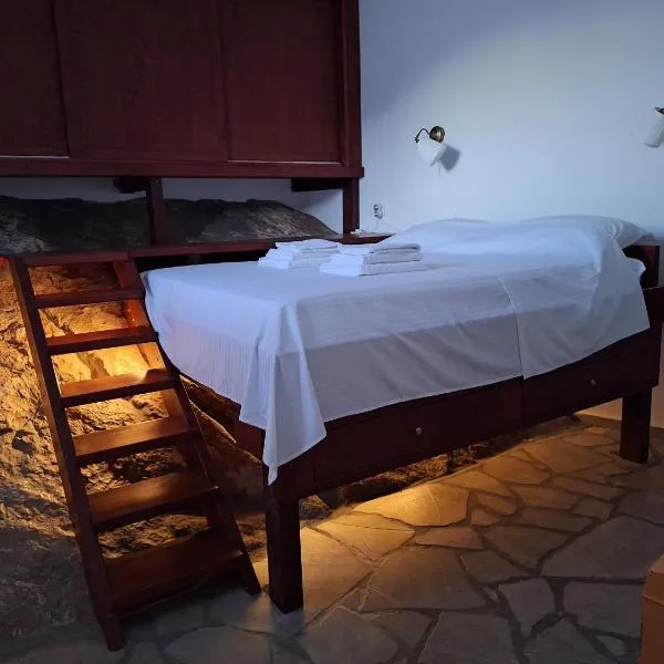 Viesnīca Bed on the Rocks! - No Stairs - 250m from the Port pilsētā Hidra