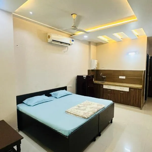 Flat in Malviya Nagar Near GT & WTP, hotel i Jaipur