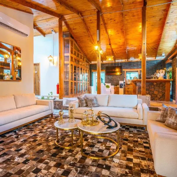 Hotel Dorys de Lourdes، فندق في بيسكو إلكي