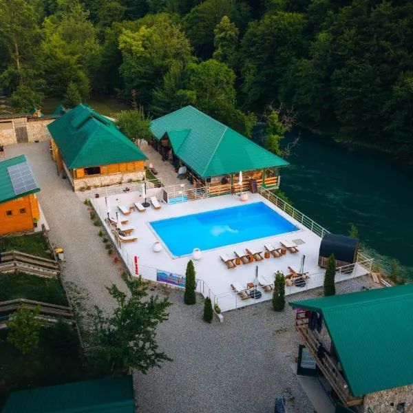 Rafting Tara Camp Highlander、Bastasiのホテル