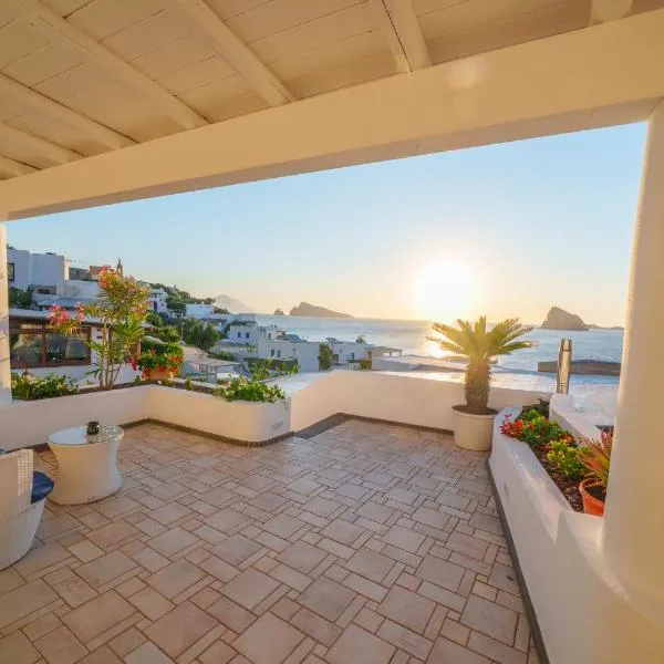 Hotel La Terrazza, hotel din Panarea