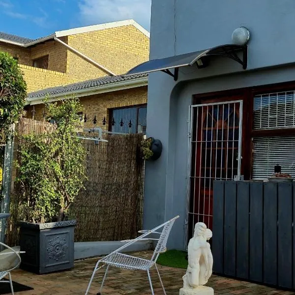 Jeffreys Bay में, होटल At Lilac Cottage, Jeffreys Bay Cozy stay for 2 & Business traveling