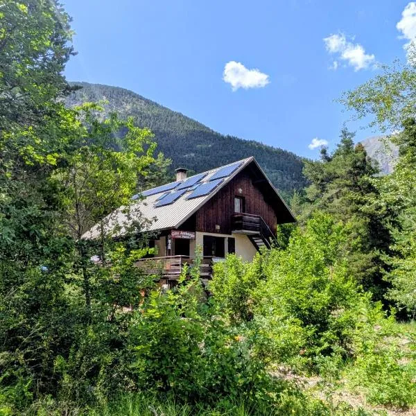 Gite les pinées, viešbutis mieste Chateauroux-les-Alpes