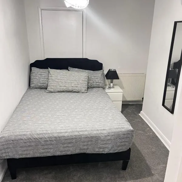 Cozy Two Bedroom Flat 1 Minute from Forest Hill Train Station, hotel a Forest Hill