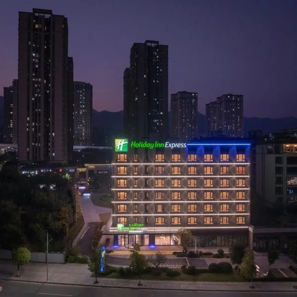 Chongqing में, होटल Holiday Inn Express Chongqing Ciqikou Ancient Town by IHG