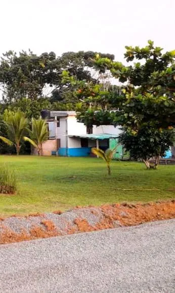 Villa 1200m2 de jardin "100m plage", hotel en Kribi