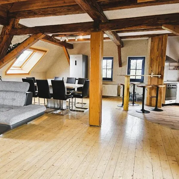 Familien-Oase Leipzig Nord - Maisonette mit Kamin & Balkon, hotel en Schkeuditz