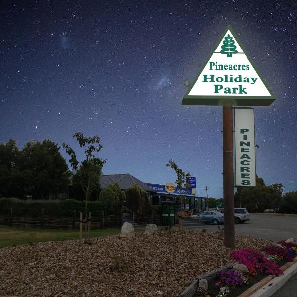 Pineacres Motel and Park