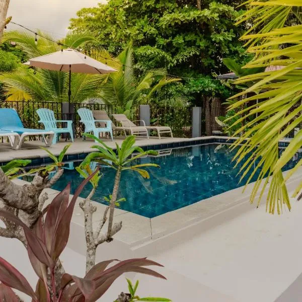 Rooms & Pool Macaws, hotel din Uvita