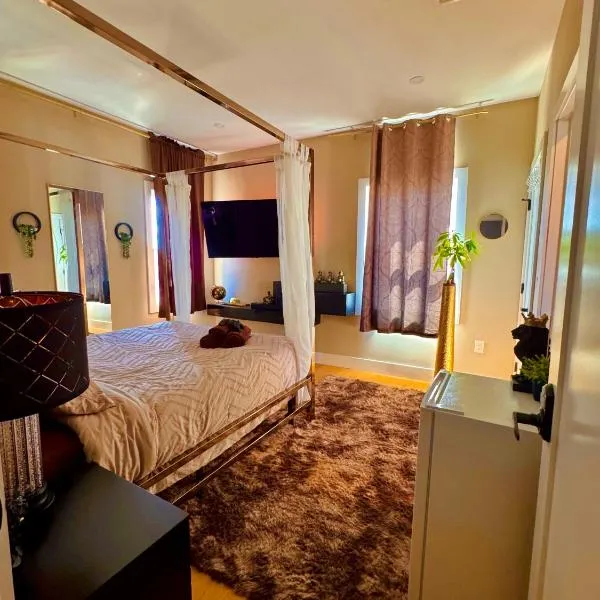 Master Suite De Carlo Shared Property PRIVATE stay NYC 18mins, hotel in North Bergen