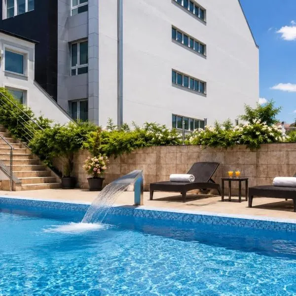Prezident Hotel Novi Sad - Outdoor Pool & Spa, מלון בנובי סאד