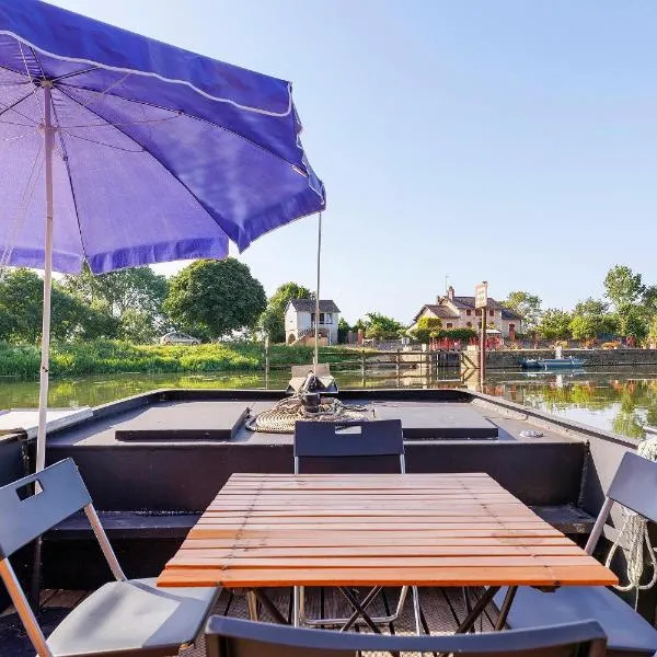 Bateau la Laïta sur la rivière, hotel v destinácii Cheffes-sur-Sarthe