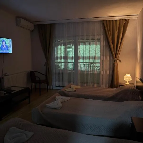 Rostushe rooms and apartments, hotel em Rostuša