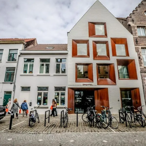 Snuffel Youth Hostel, hotel en Brujas