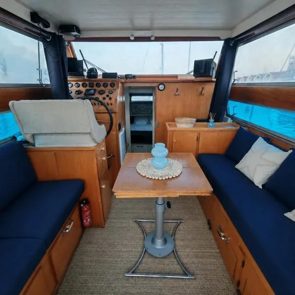 Nuit insolite dans un bateau, hotel u gradu 'Le Havre'