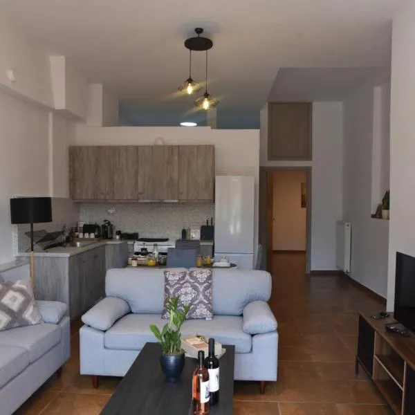 Fully Renovated Apartment -700m from Mill of Elves-Free Parking & Fast WiFi, hotel en Tríkala