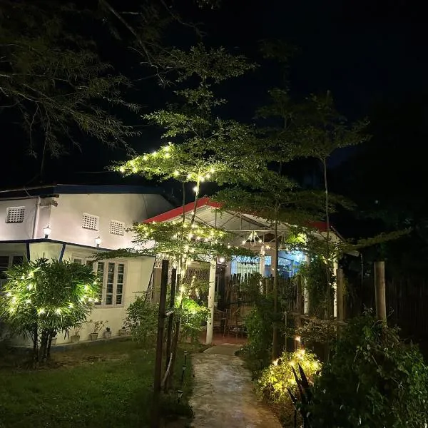 Assam Villa - by Storyweavers Retreat, hotel v Jorhāte
