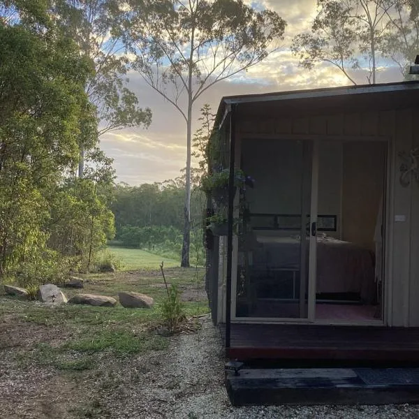 Tahiti Terrace private bush Retreat, hotel in Tiaro
