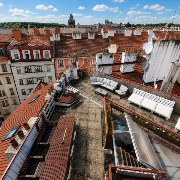 Roof Apartment and Parking Assistance, hótel í Prag