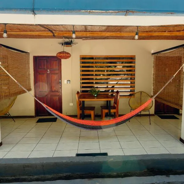 Santa Toro, private rooms close to the beach, hotel a Playa Santa Teresa