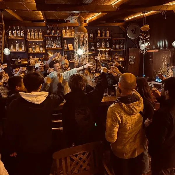 Gold Coast Hostel, hotel em Antalya