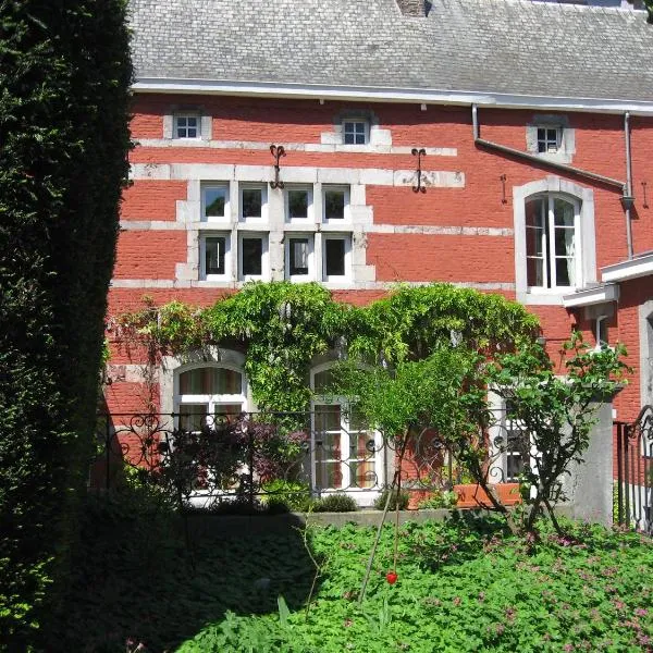 Chambre d'Hôtes Les Augustins - Parking sécurisé - Borne de recharge, hotel in Huy