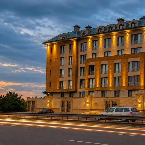 Cozy Airport Haven Late Check-in Ideal for Transit Guests Pick up service 6 USD, hótel í Baku