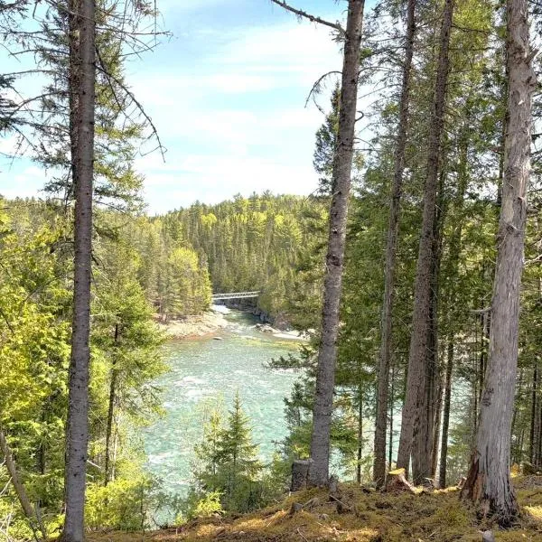 Bonaventure River Camper, Salmon Fishing and Launch, hotel in Saint-Siméon
