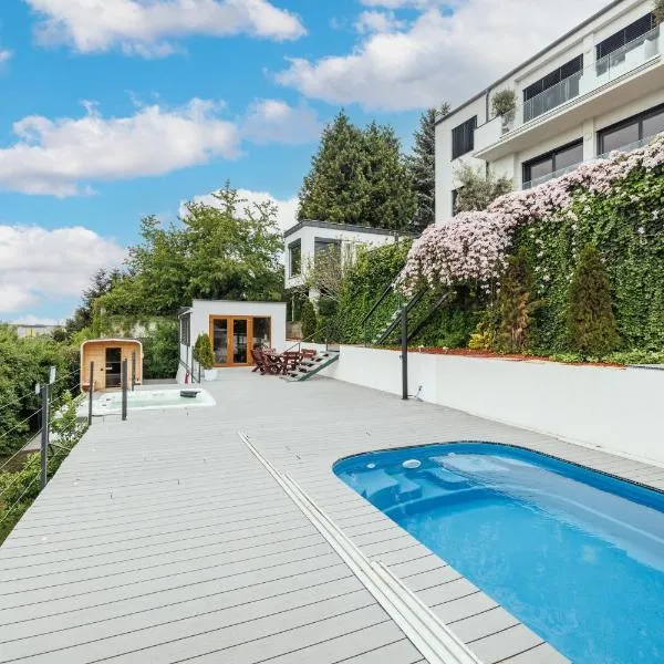 Airport Prague Luxury Apartment & Spa, hotel en Praga