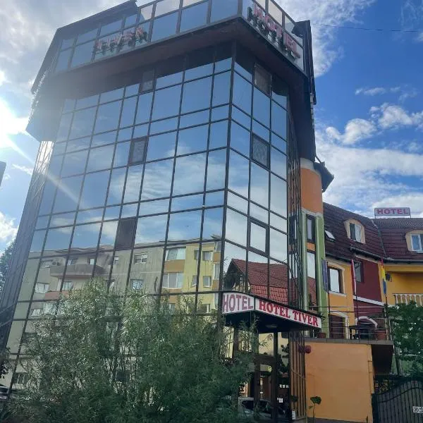 Hotel Tiver, hotel in Câmpia Turzii