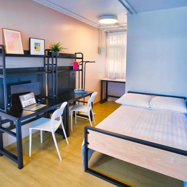 Runway 1331 -ENLIGHT Youth Hostel, hotel u Hongkongu