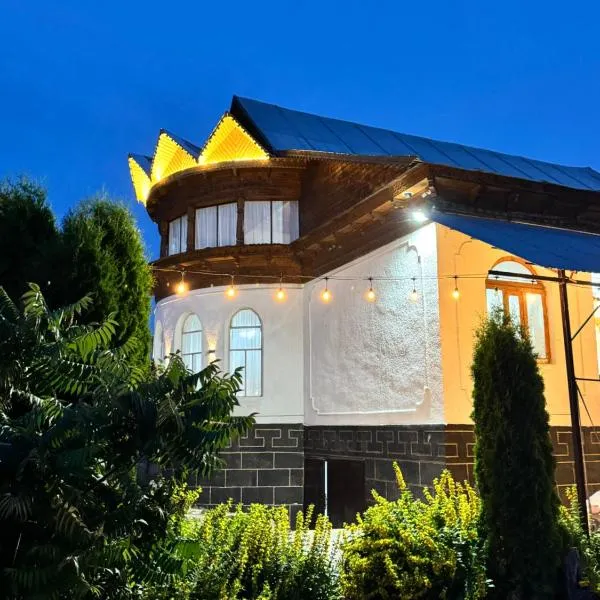 Crown Inn & Spa, hotel en Karakol