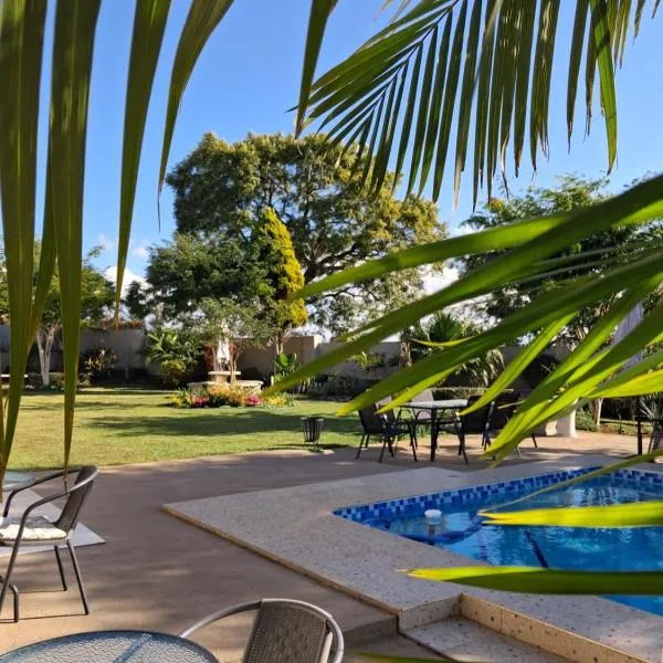 The Ridge BnB, מלון במאנזיני