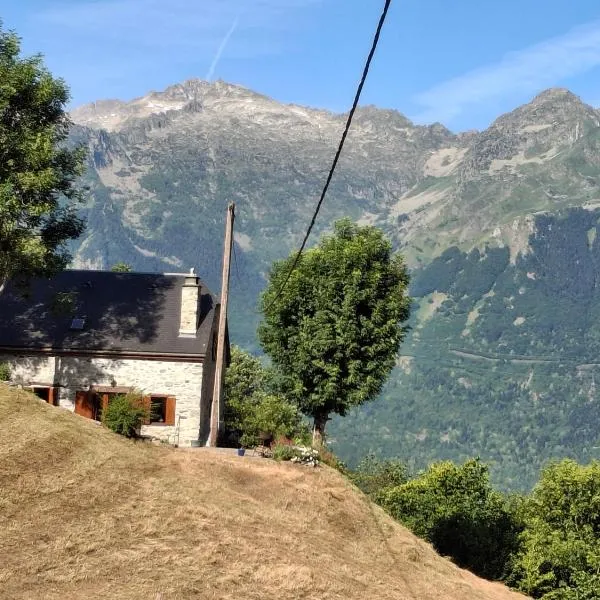 Grange lumineuse - Hautes Pyrénées, hotel a Betpouey