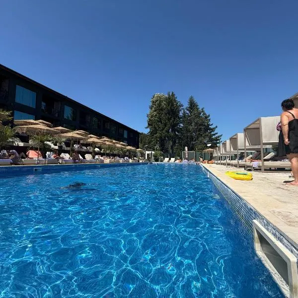 Мия 2 Deluxe Royal Spa, hotel in Velingrad