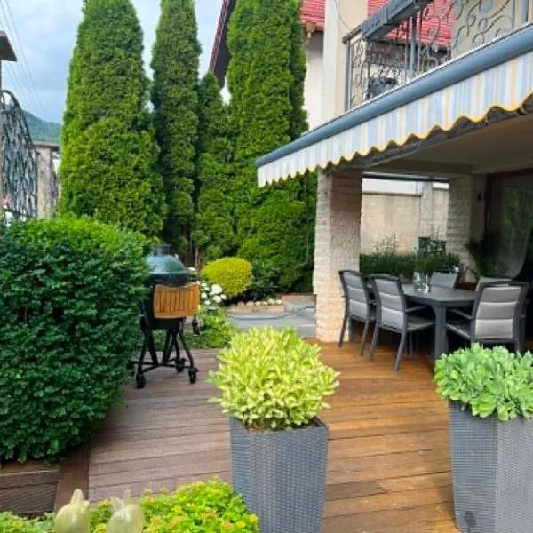 U Izhu with Private Pool, Sauna & BBQ, hotell i Prevala