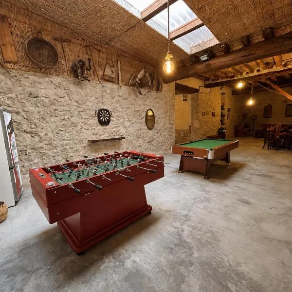 La Cantera, hotel v mestu Corbera