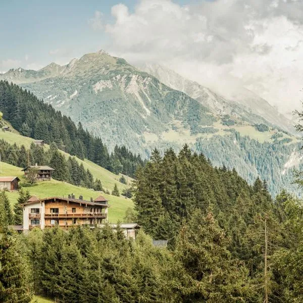 Hotel Bergkristall Zillertal - Adults Only, хотел в Хипах