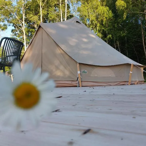 Glamping Tolvsbo Inn, hotel Söderbärke városában